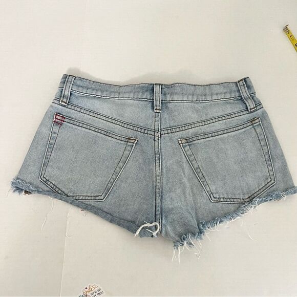 UO BDG Essential Mid-Rise Denim Short Blue Size 25W Frayed Jean Shorts Thrashed - Picture 3 of 13